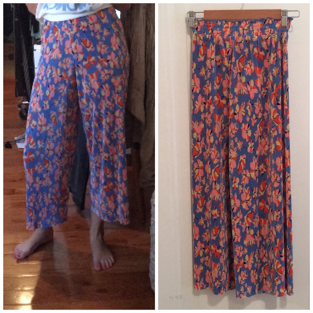 🎉 3 items for $20! Bershka Floral Culottes